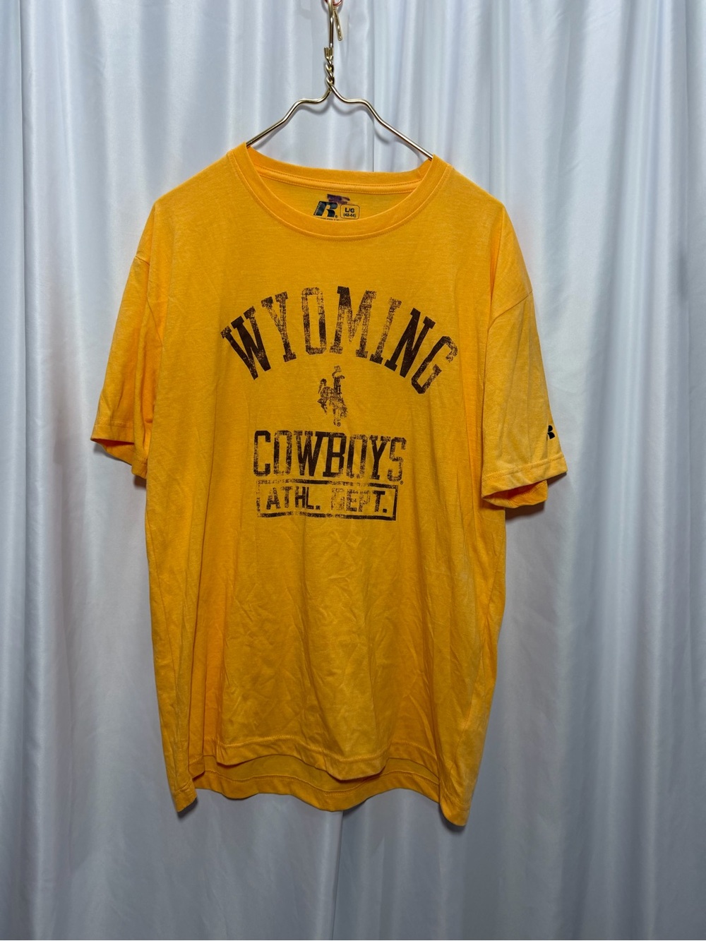 Wyoming Cowboys Vintage Style Yellow Graphic T-Shirt Russell Athletic Large